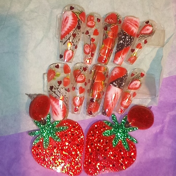 Strawberry 🍓 matching nails and earrings - Picture 1 of 1